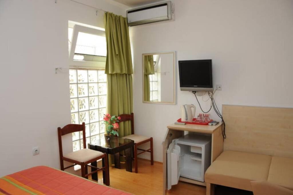 Bmv Room For 2-3 Persons Sveti Stefan Eksteriør billede